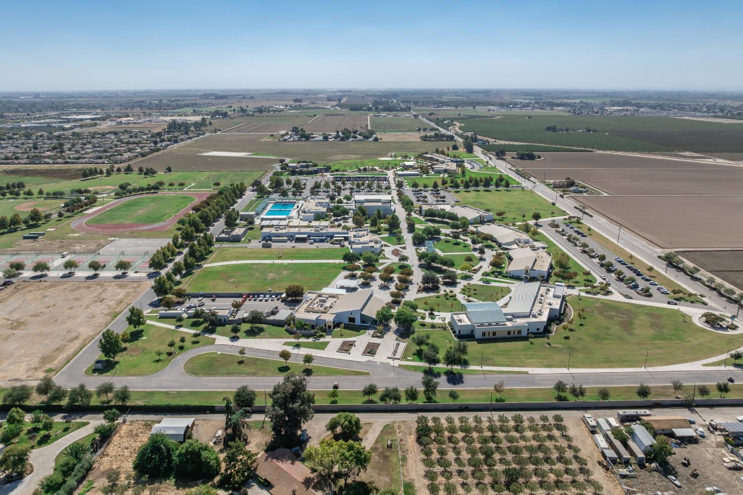 8896 13th Ave, Hanford, CA 93230