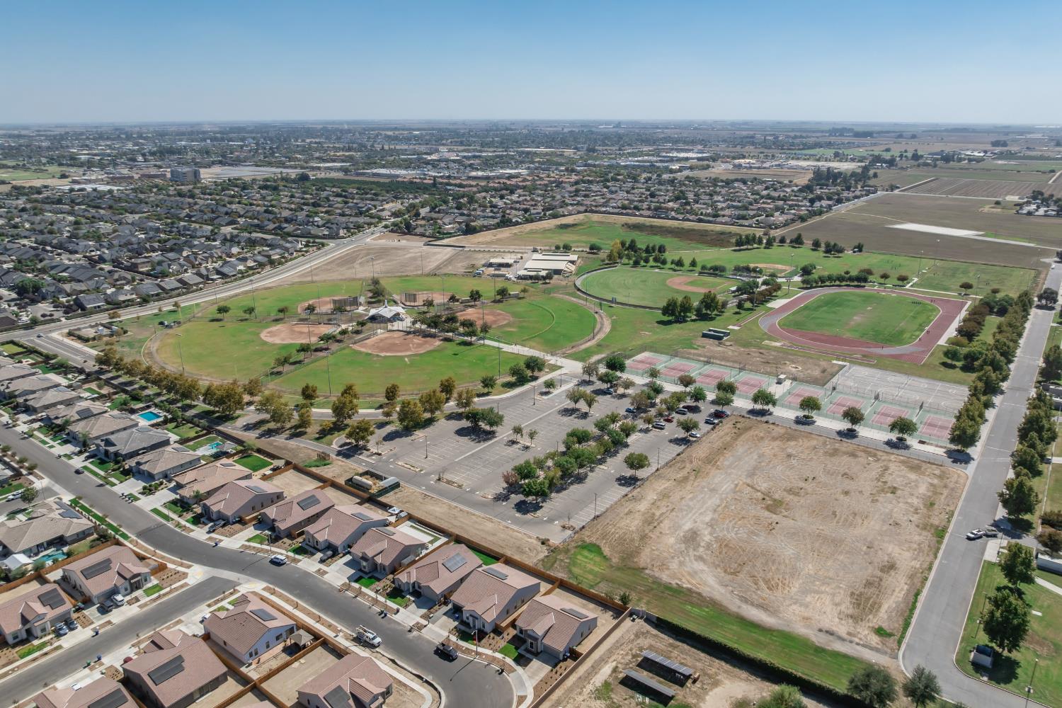 8896 13th Ave, Hanford, CA 93230