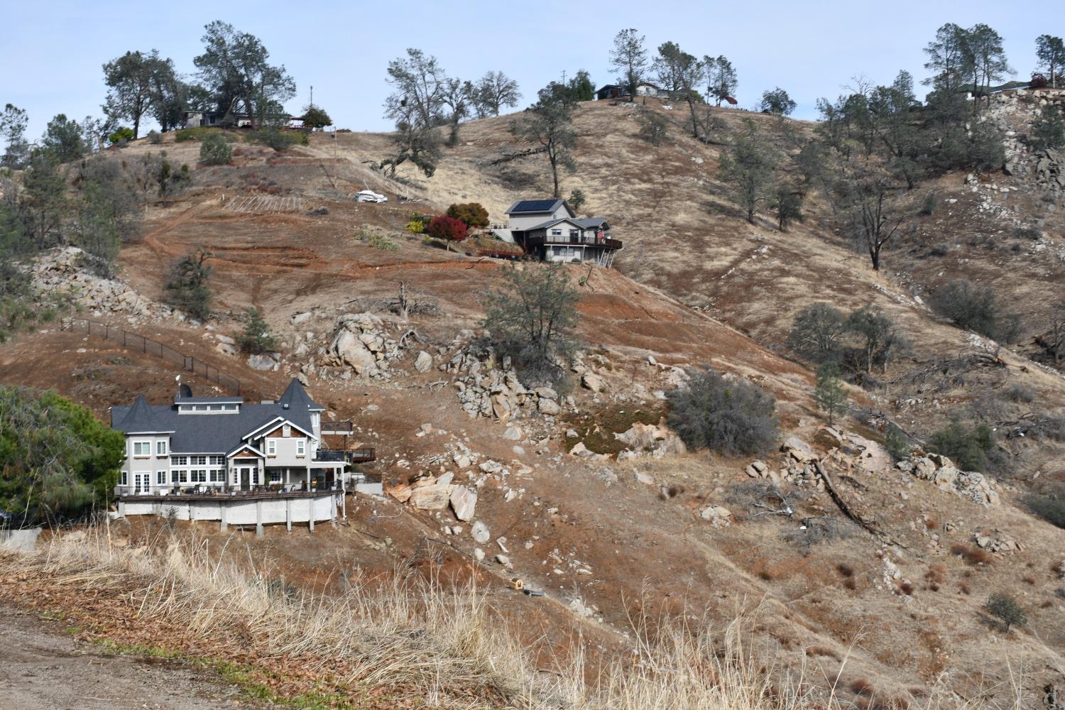 102 Hidden Lake Blvd, Friant, CA 93653