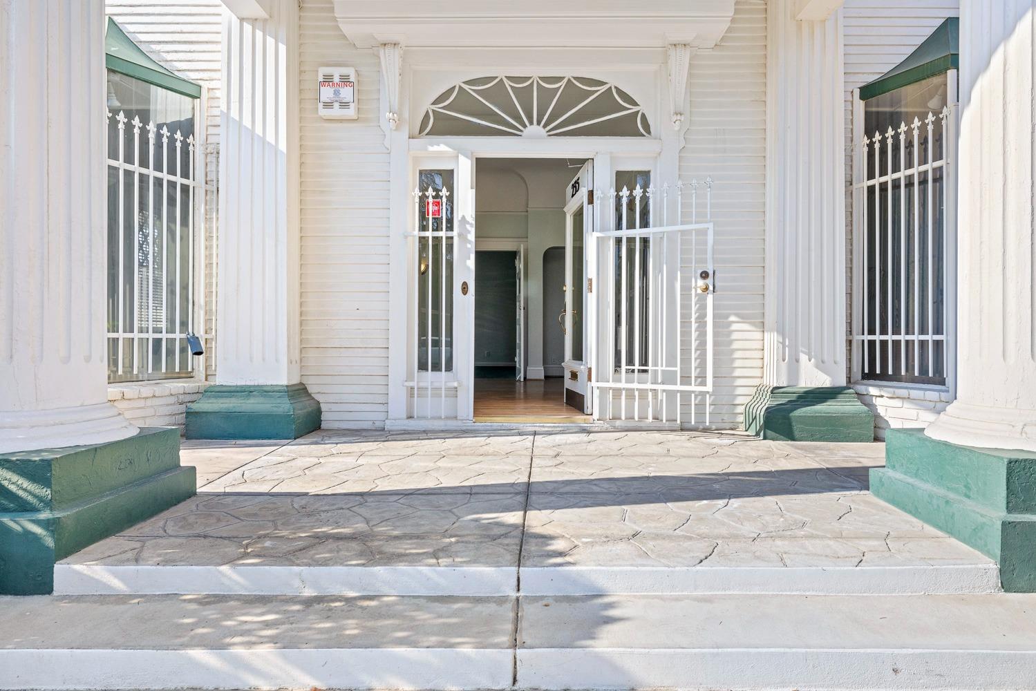 235 N Fulton St, Fresno, CA 93701