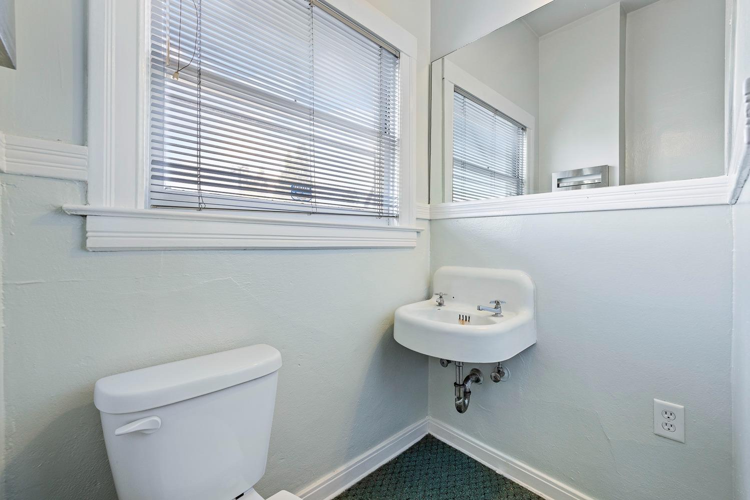 235 N Fulton St, Fresno, CA 93701