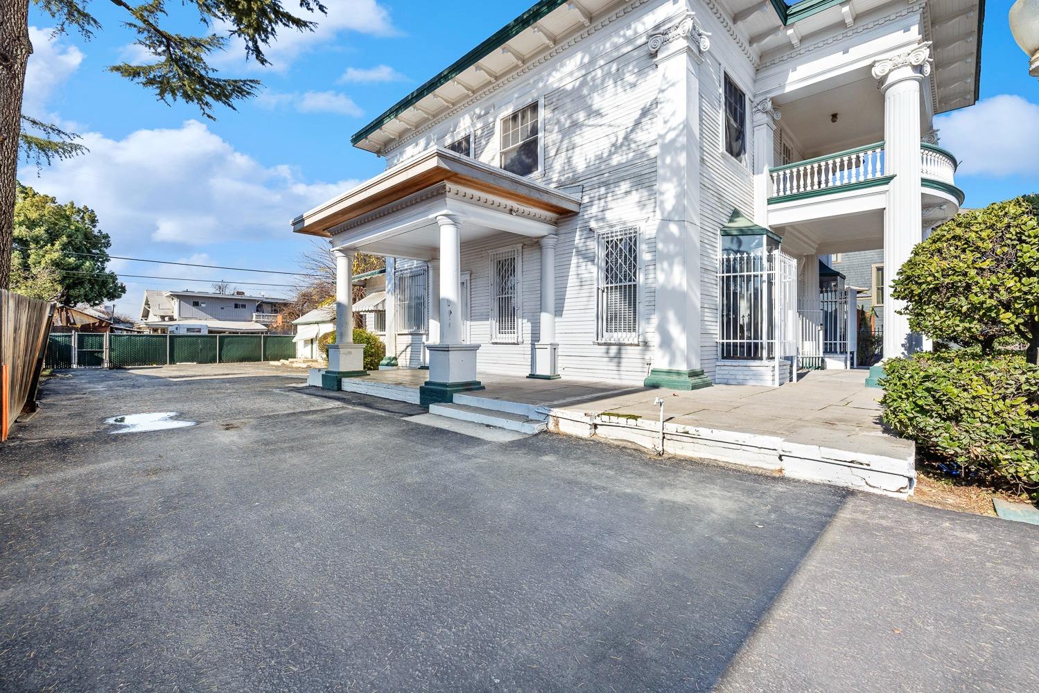 235 N Fulton St, Fresno, CA 93701