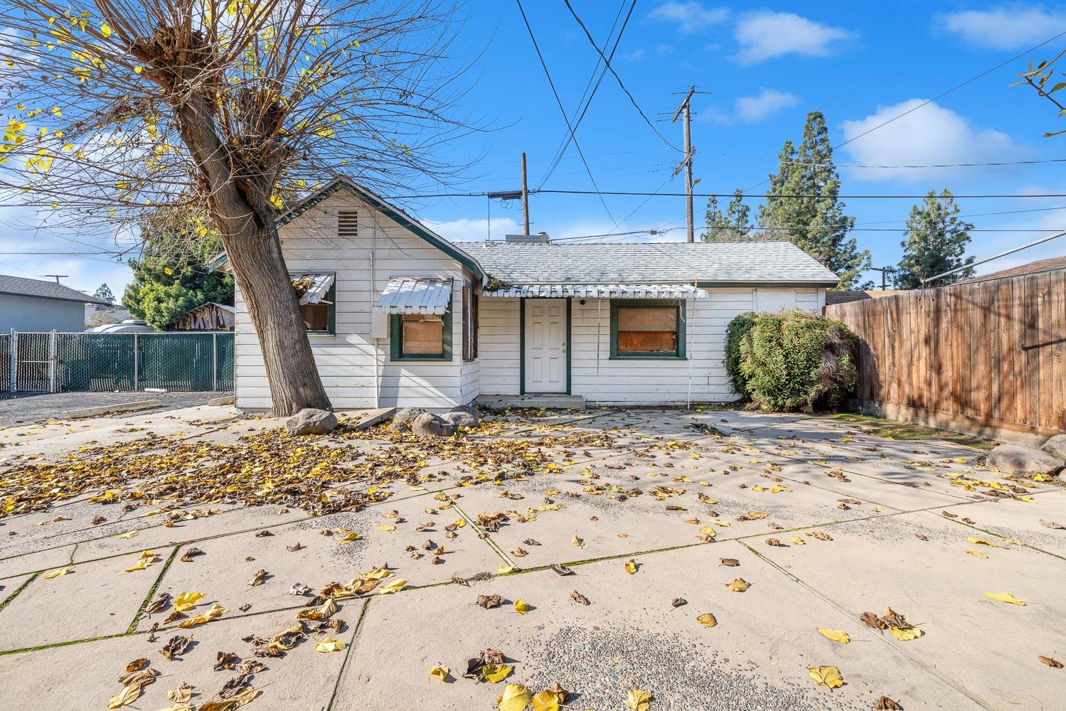 235 N Fulton St, Fresno, CA 93701