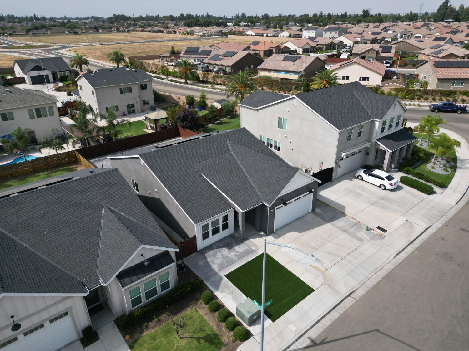 153 N Bliss Ave, Fresno, CA 93727