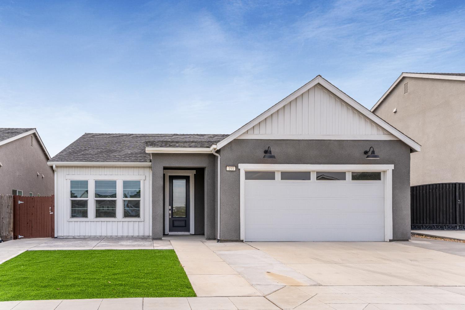 153 N Bliss Ave, Fresno, CA 93727