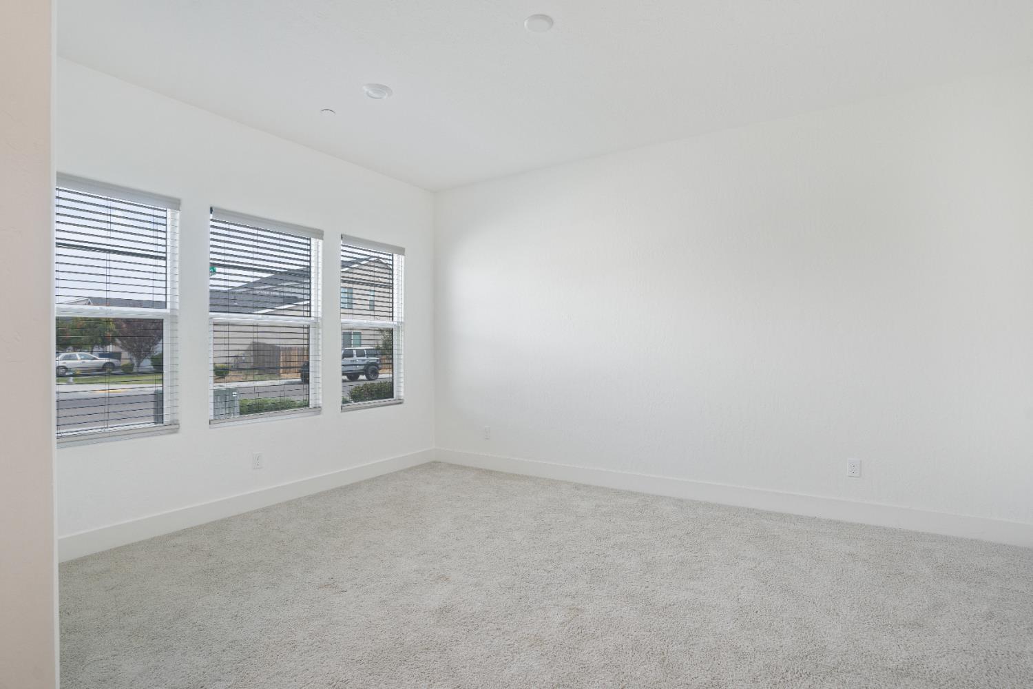 153 N Bliss Ave, Fresno, CA 93727