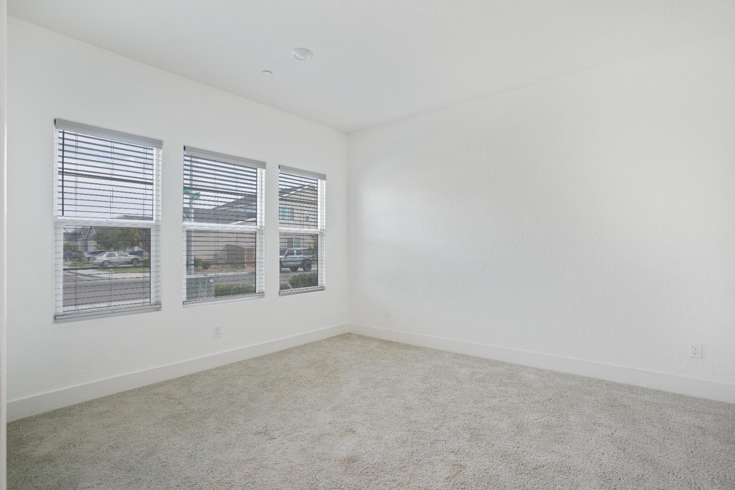 153 N Bliss Ave, Fresno, CA 93727