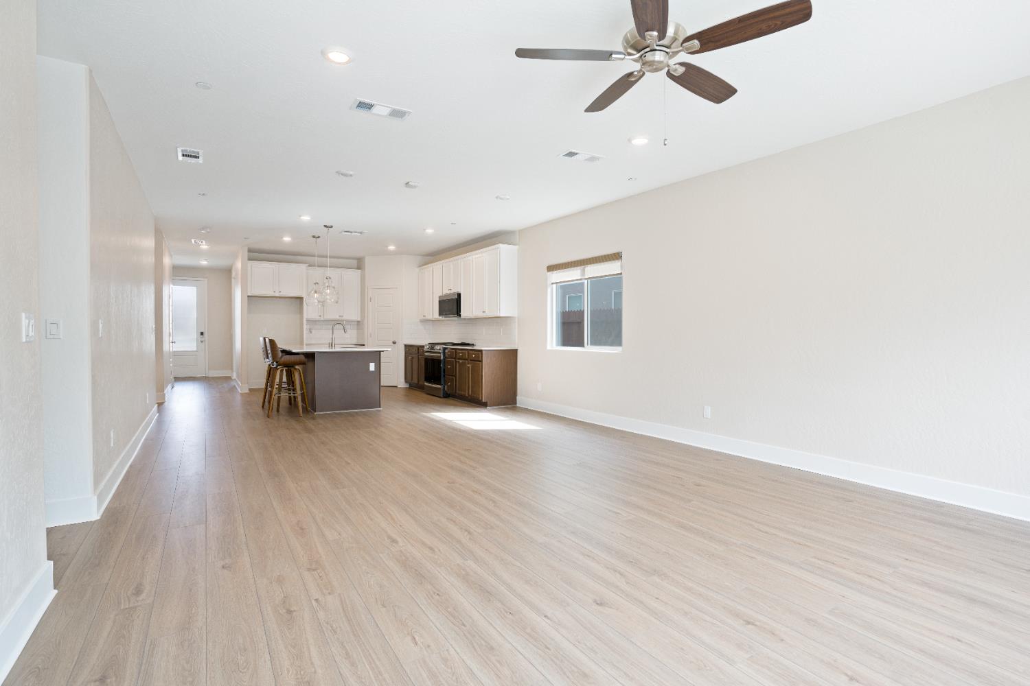 153 N Bliss Ave, Fresno, CA 93727