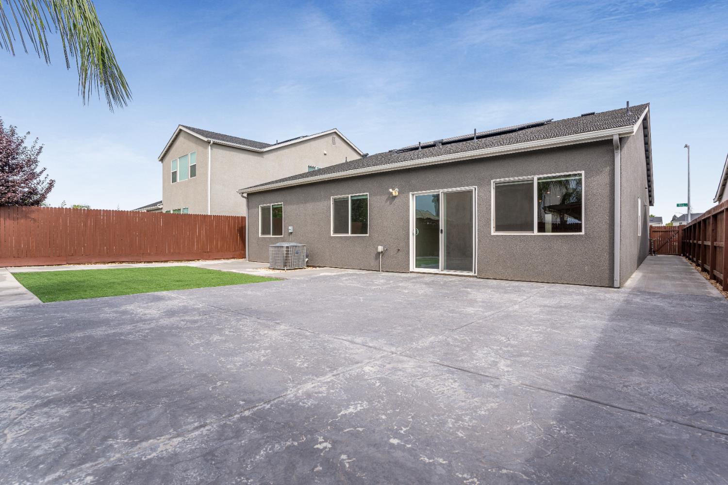 153 N Bliss Ave, Fresno, CA 93727