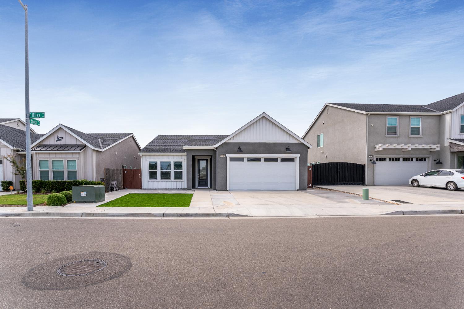 153 N Bliss Ave, Fresno, CA 93727