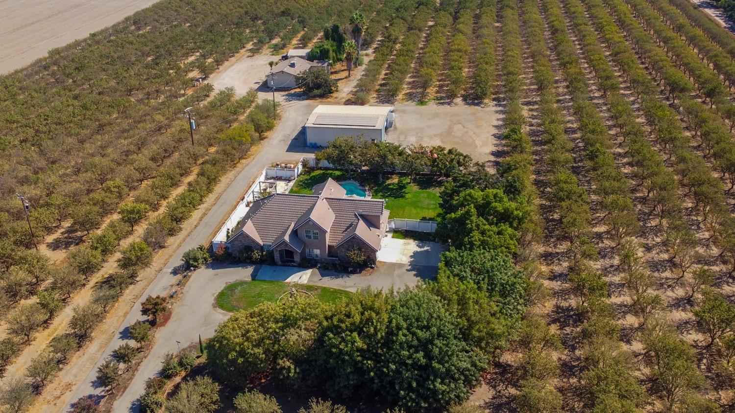 19360 Maple Ave, Laton, CA 93242