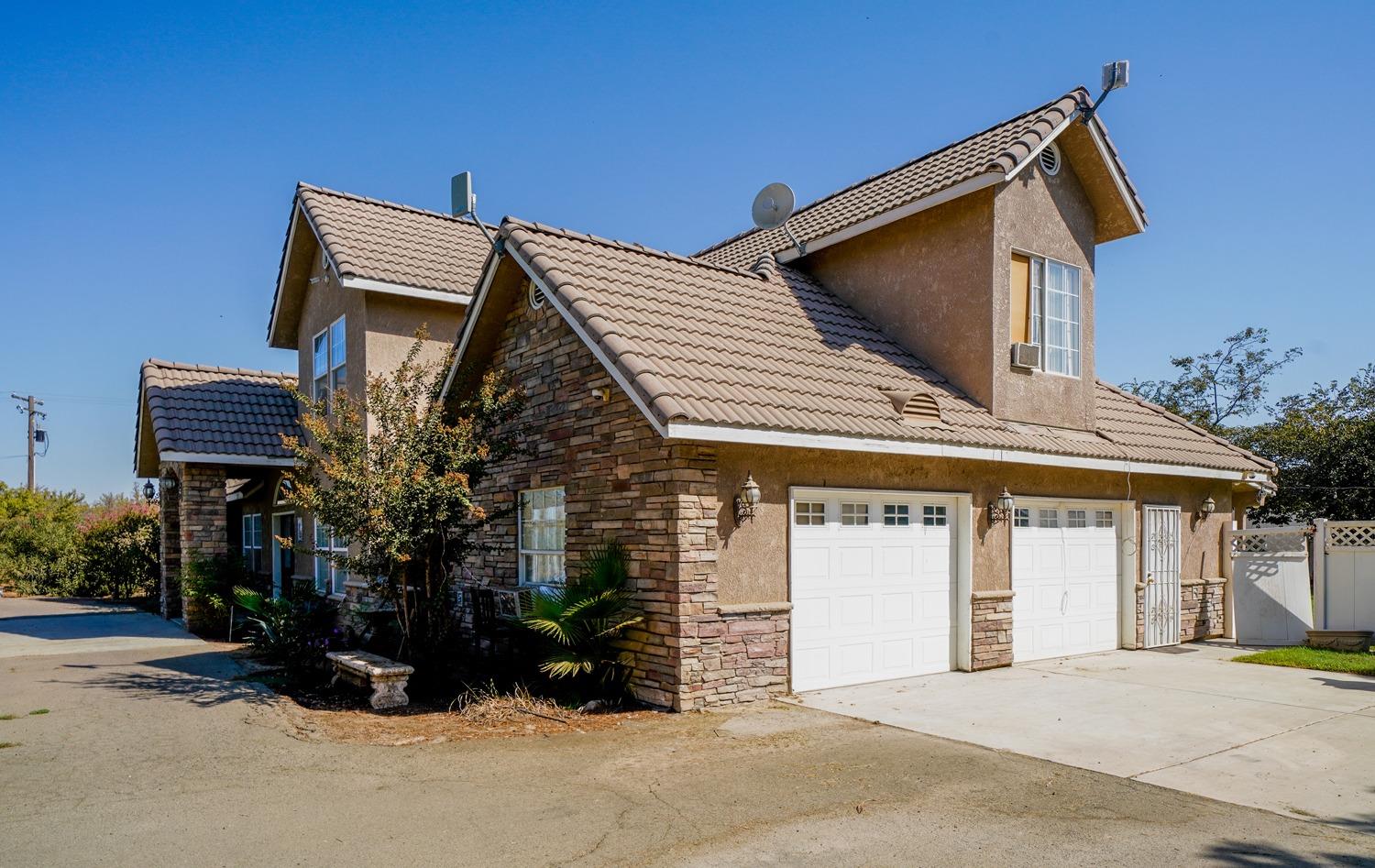 19360 Maple Ave, Laton, CA 93242