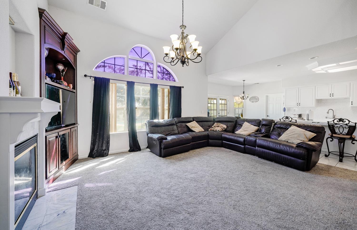 19360 Maple Ave, Laton, CA 93242