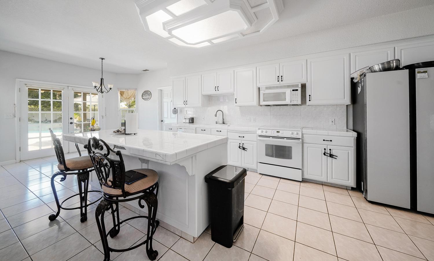 19360 Maple Ave, Laton, CA 93242