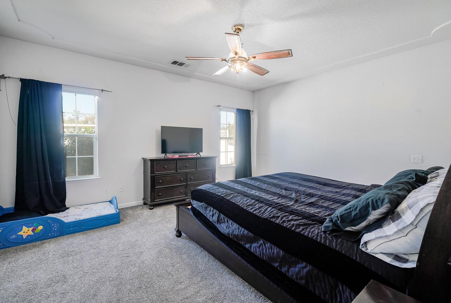 19360 Maple Ave, Laton, CA 93242