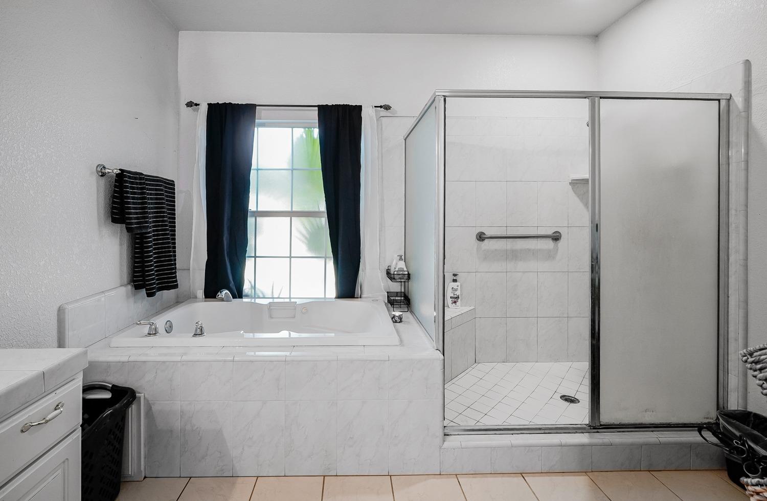 19360 Maple Ave, Laton, CA 93242