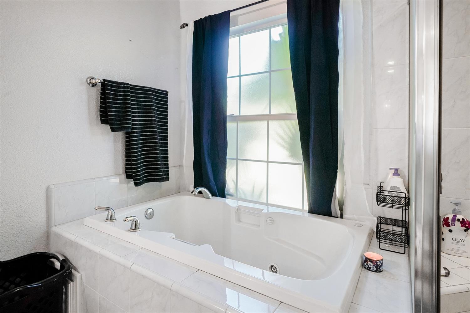 19360 Maple Ave, Laton, CA 93242