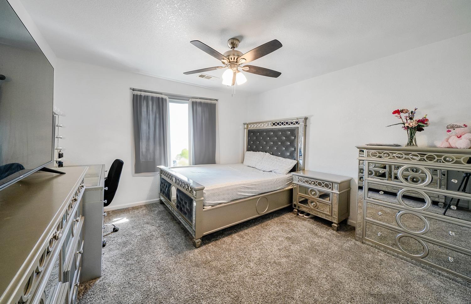 19360 Maple Ave, Laton, CA 93242