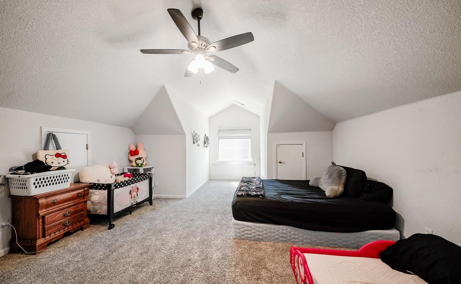 19360 Maple Ave, Laton, CA 93242