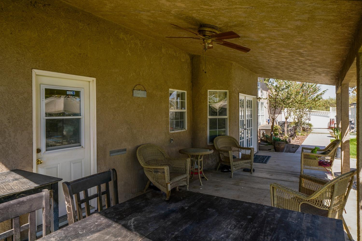 19360 Maple Ave, Laton, CA 93242