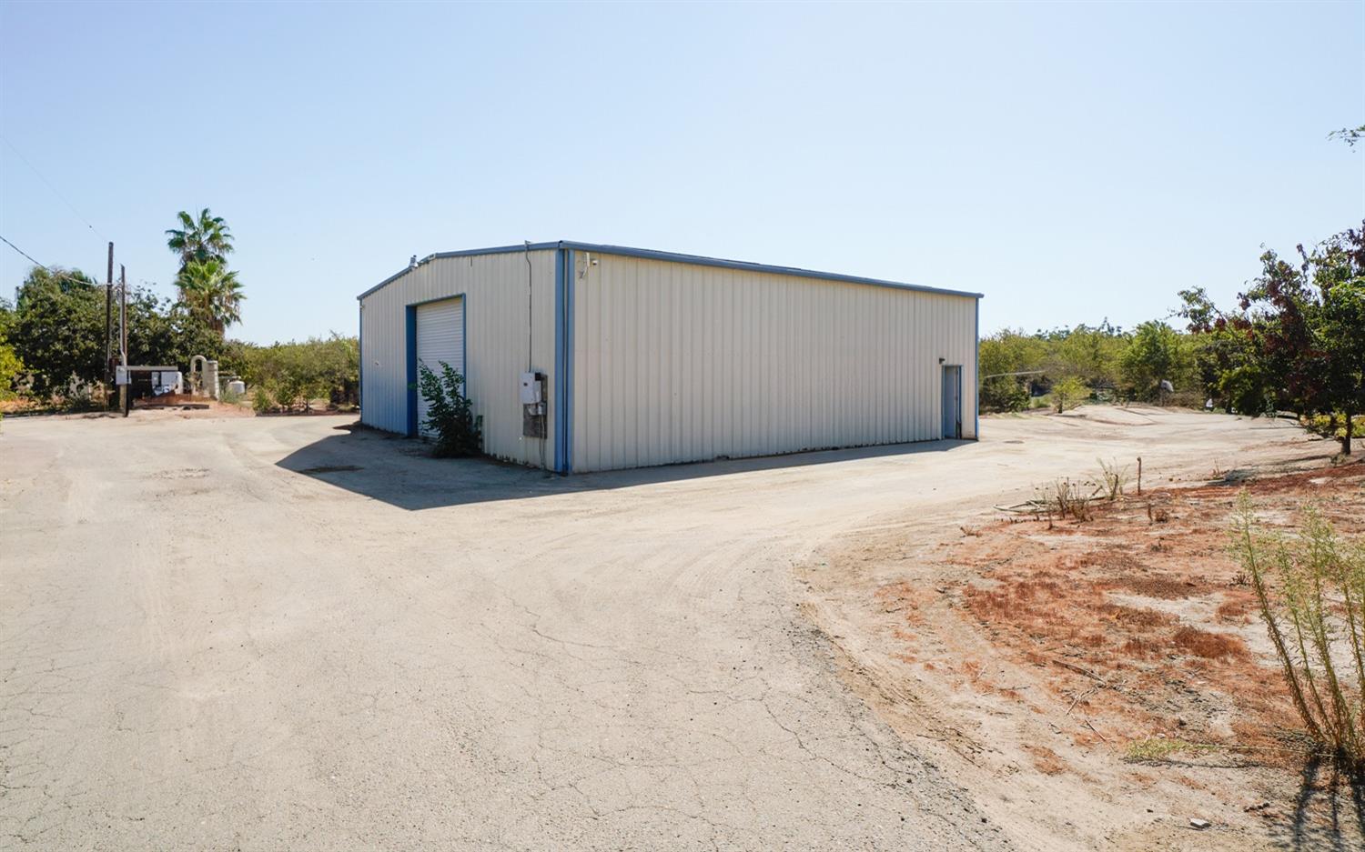 19360 Maple Ave, Laton, CA 93242