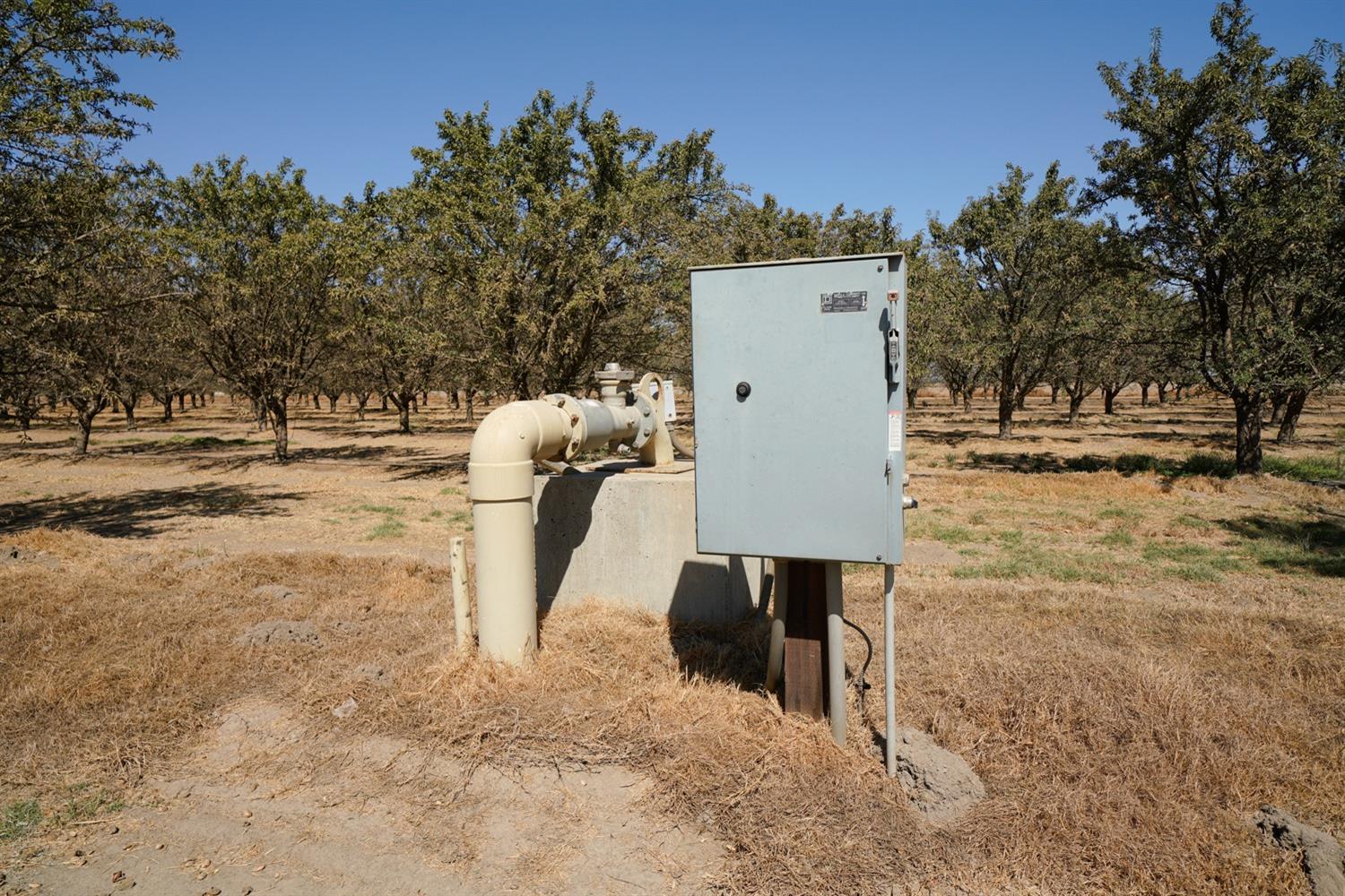 19360 Maple Ave, Laton, CA 93242