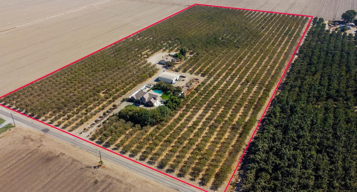 19360 Maple Ave, Laton, CA 93242