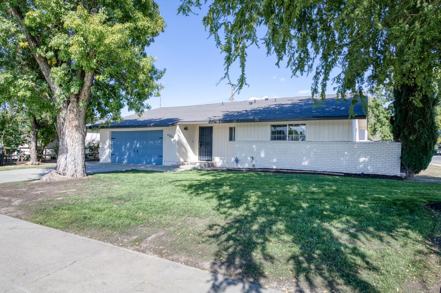 11311 Dan Dr, Armona, CA 93202