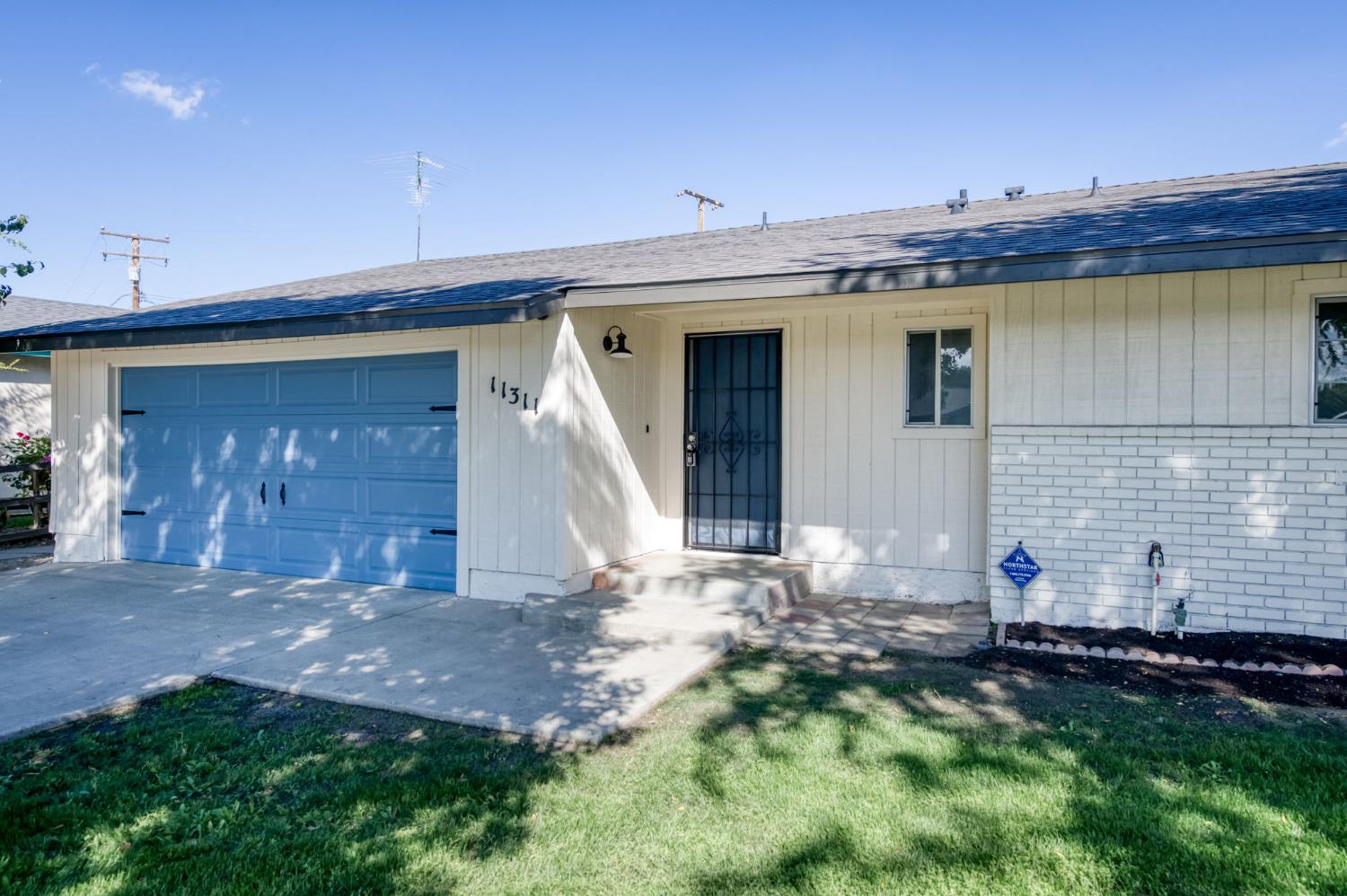 11311 Dan Dr, Armona, CA 93202