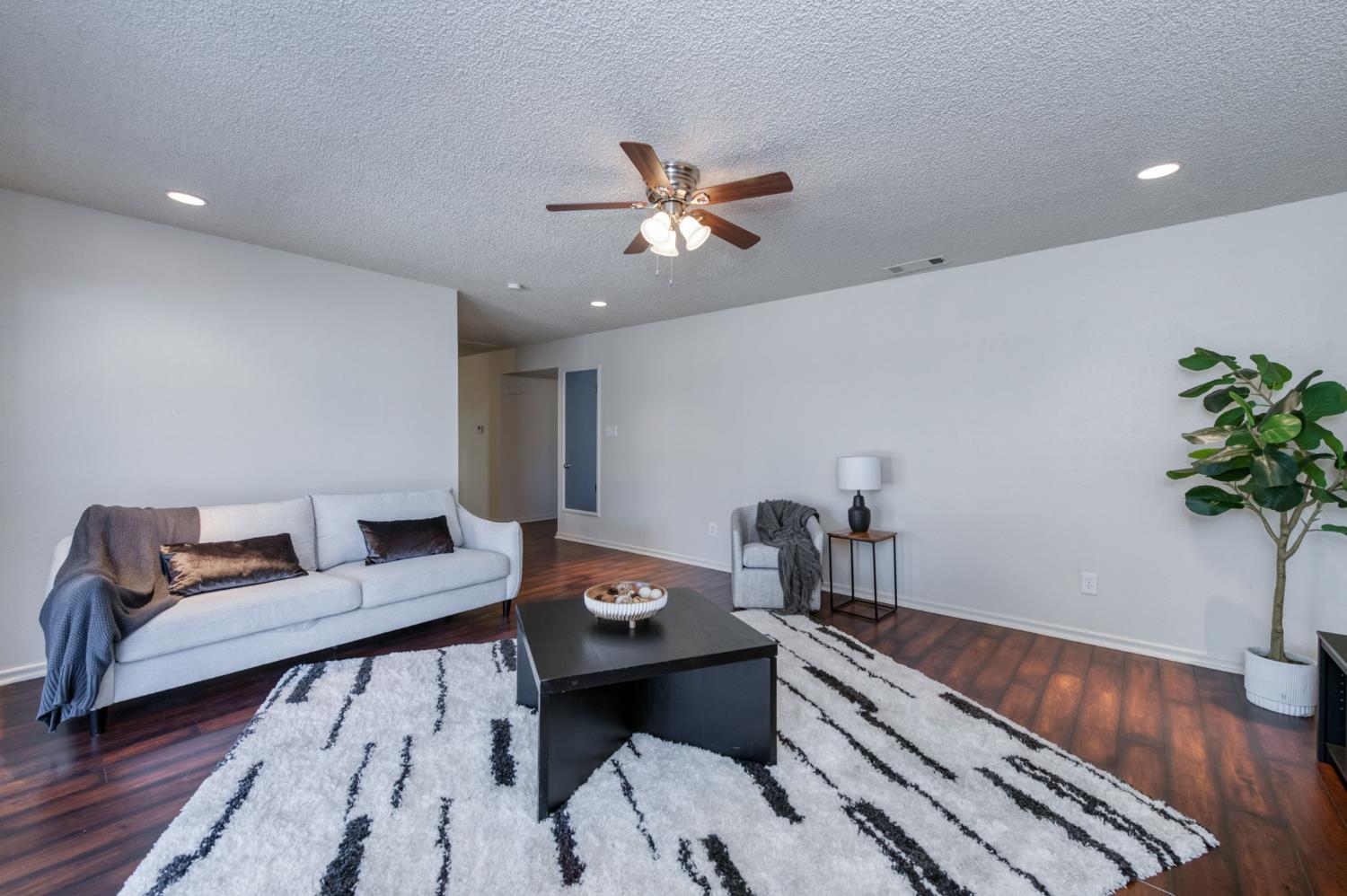 11311 Dan Dr, Armona, CA 93202