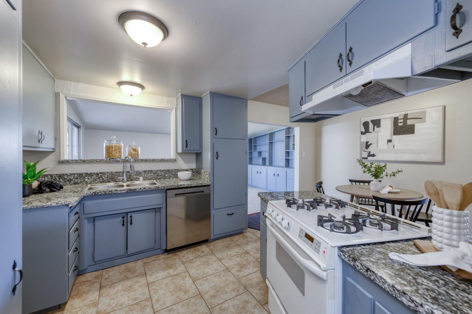 11311 Dan Dr, Armona, CA 93202