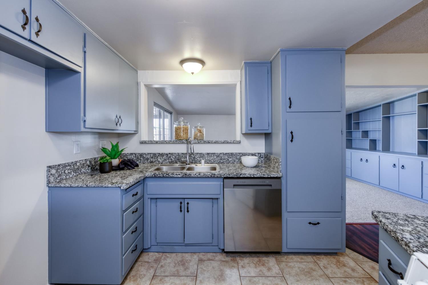 11311 Dan Dr, Armona, CA 93202