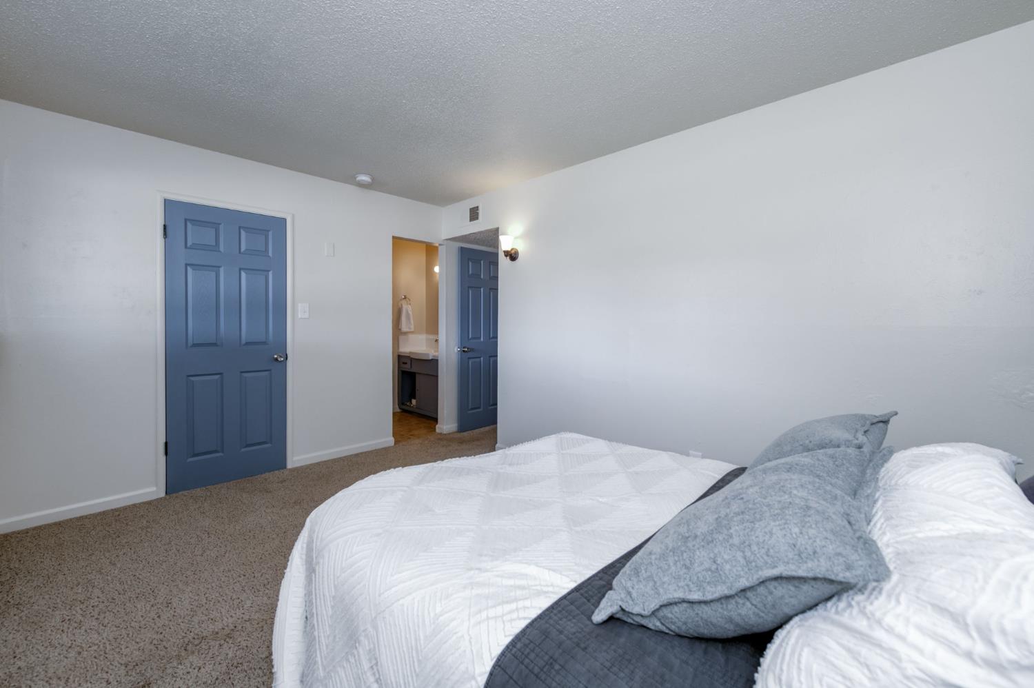 11311 Dan Dr, Armona, CA 93202