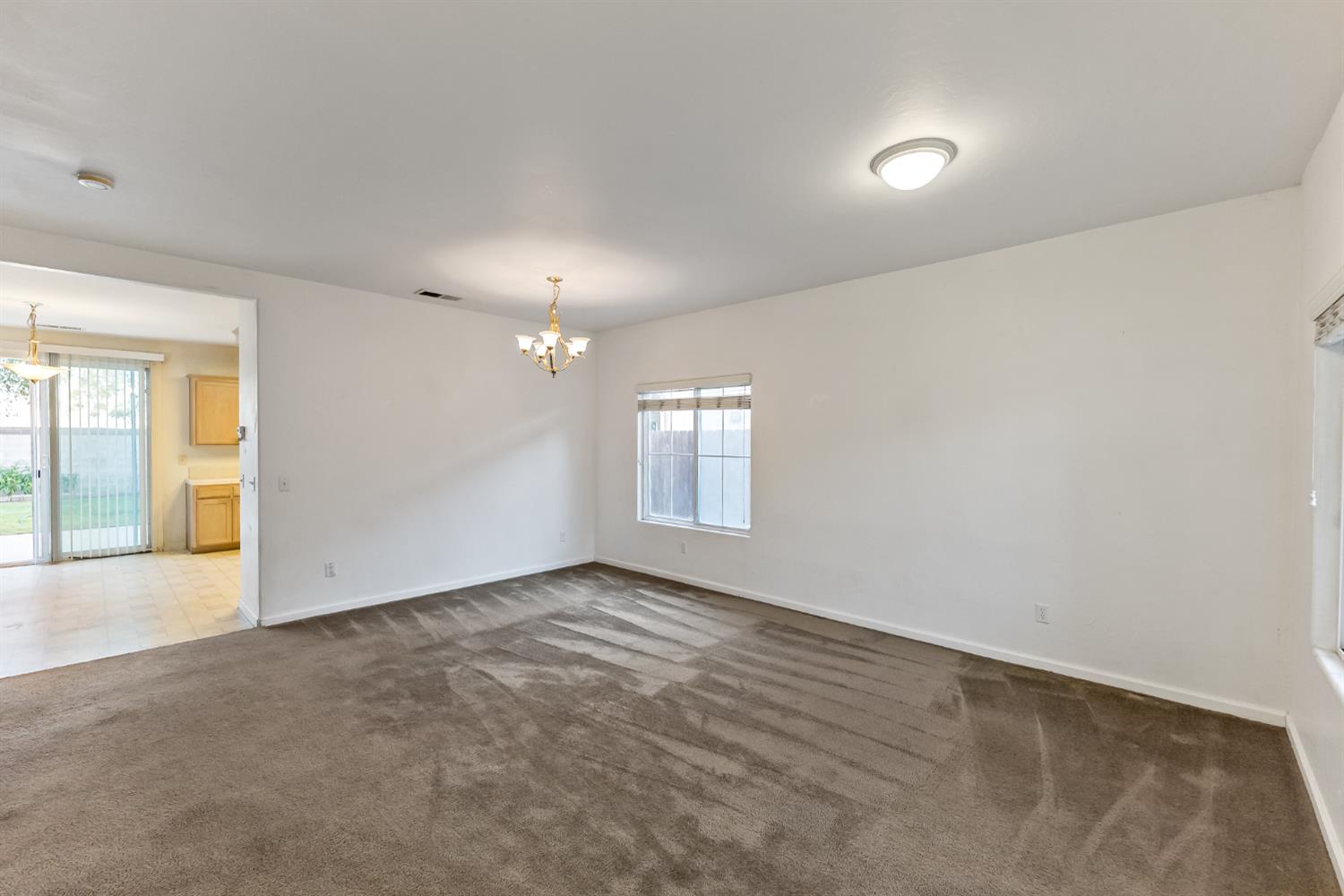 6083 E Andrews Ave, Fresno, CA 93727