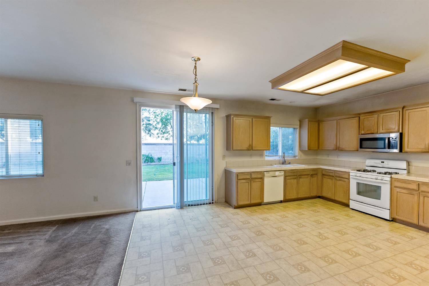 6083 E Andrews Ave, Fresno, CA 93727