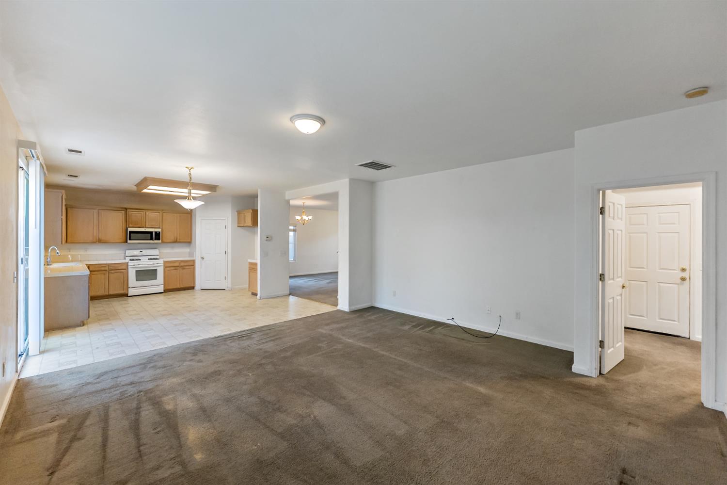 6083 E Andrews Ave, Fresno, CA 93727