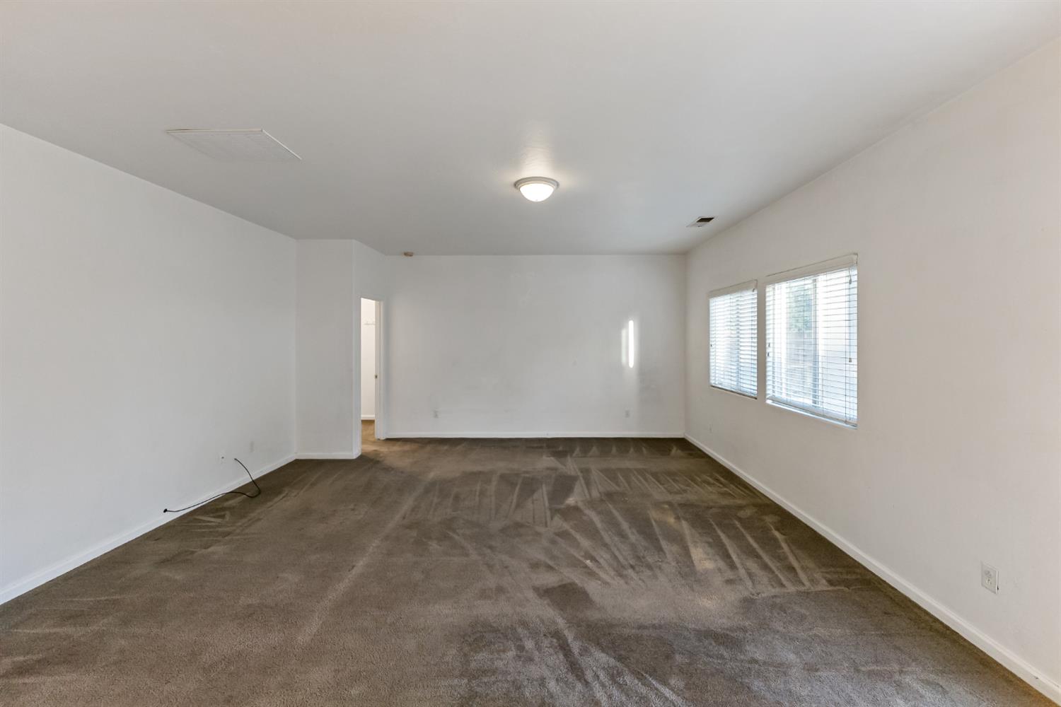 6083 E Andrews Ave, Fresno, CA 93727