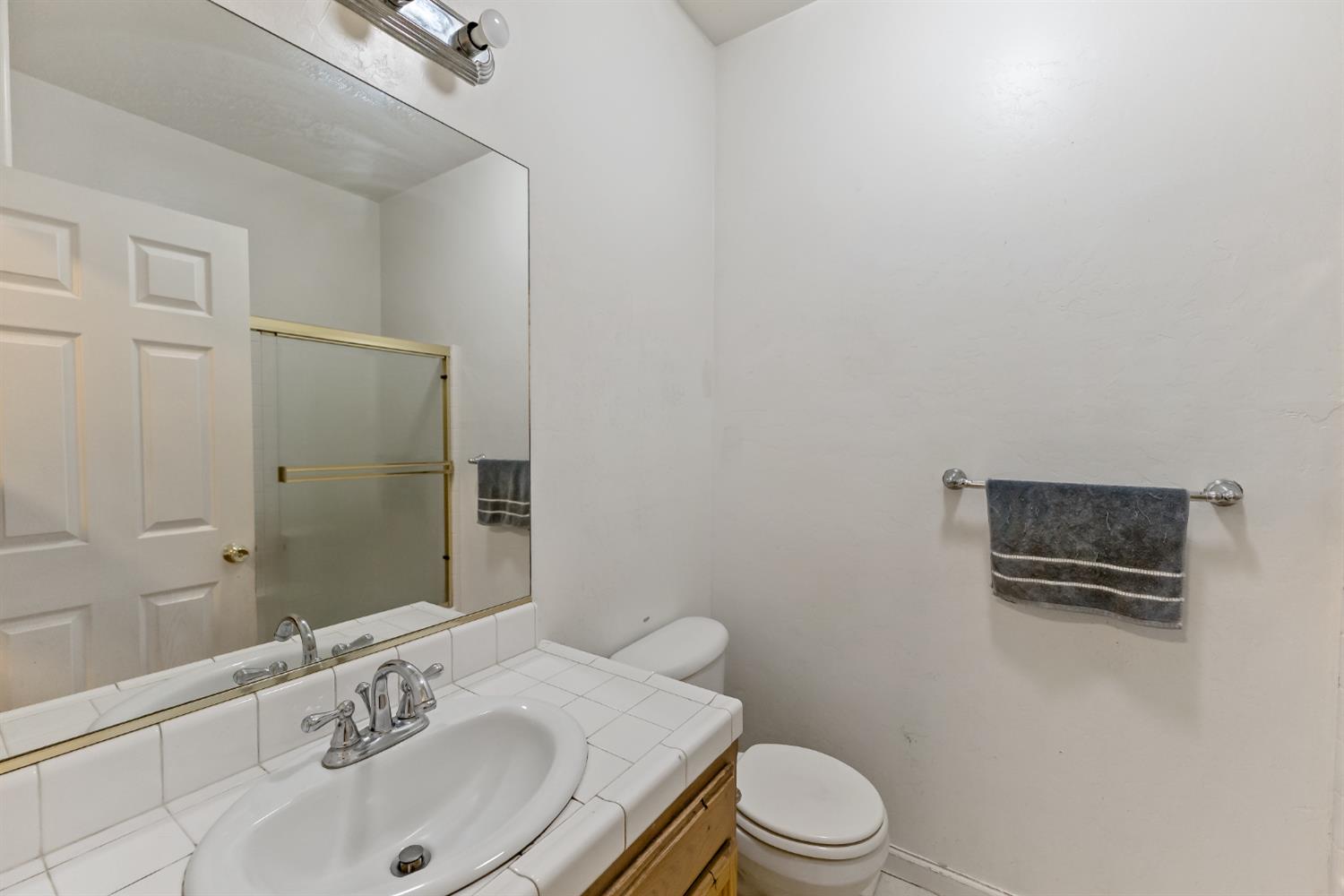 6083 E Andrews Ave, Fresno, CA 93727