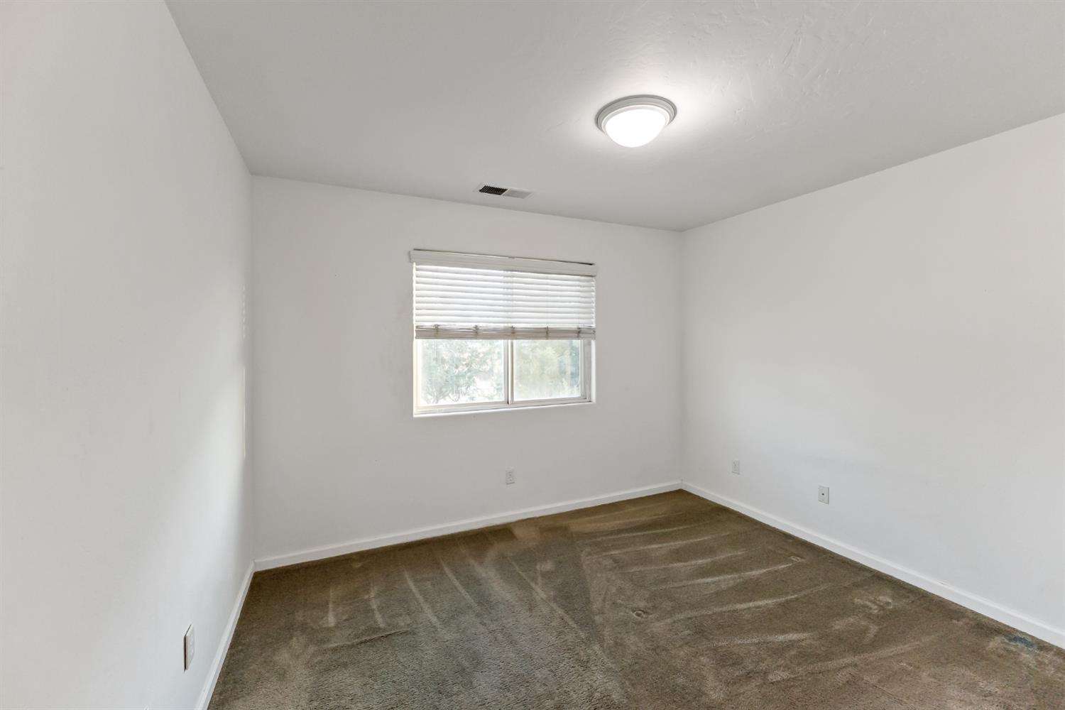 6083 E Andrews Ave, Fresno, CA 93727