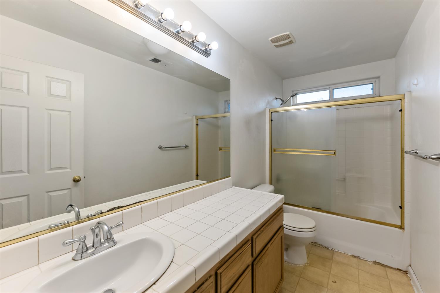 6083 E Andrews Ave, Fresno, CA 93727