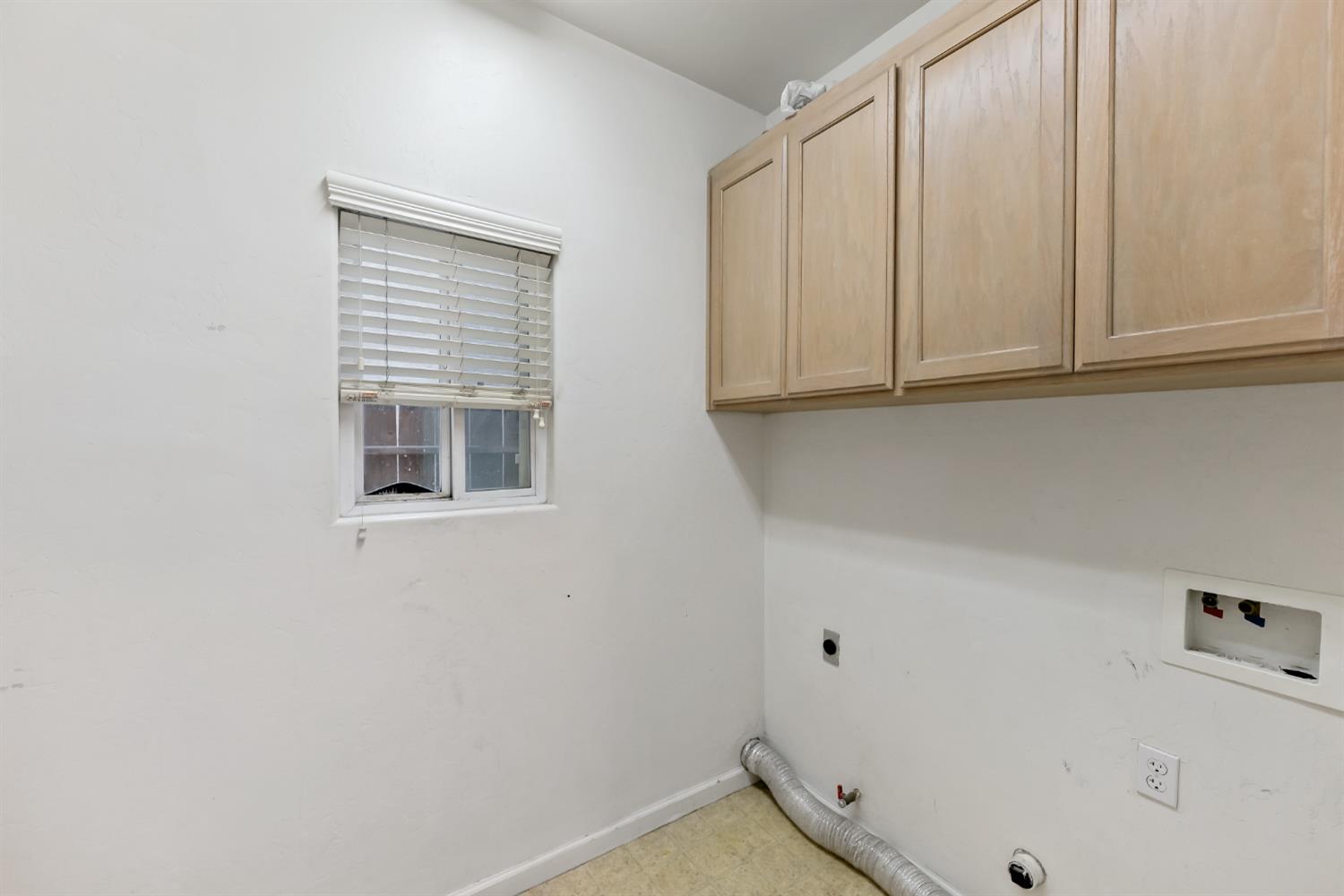 6083 E Andrews Ave, Fresno, CA 93727