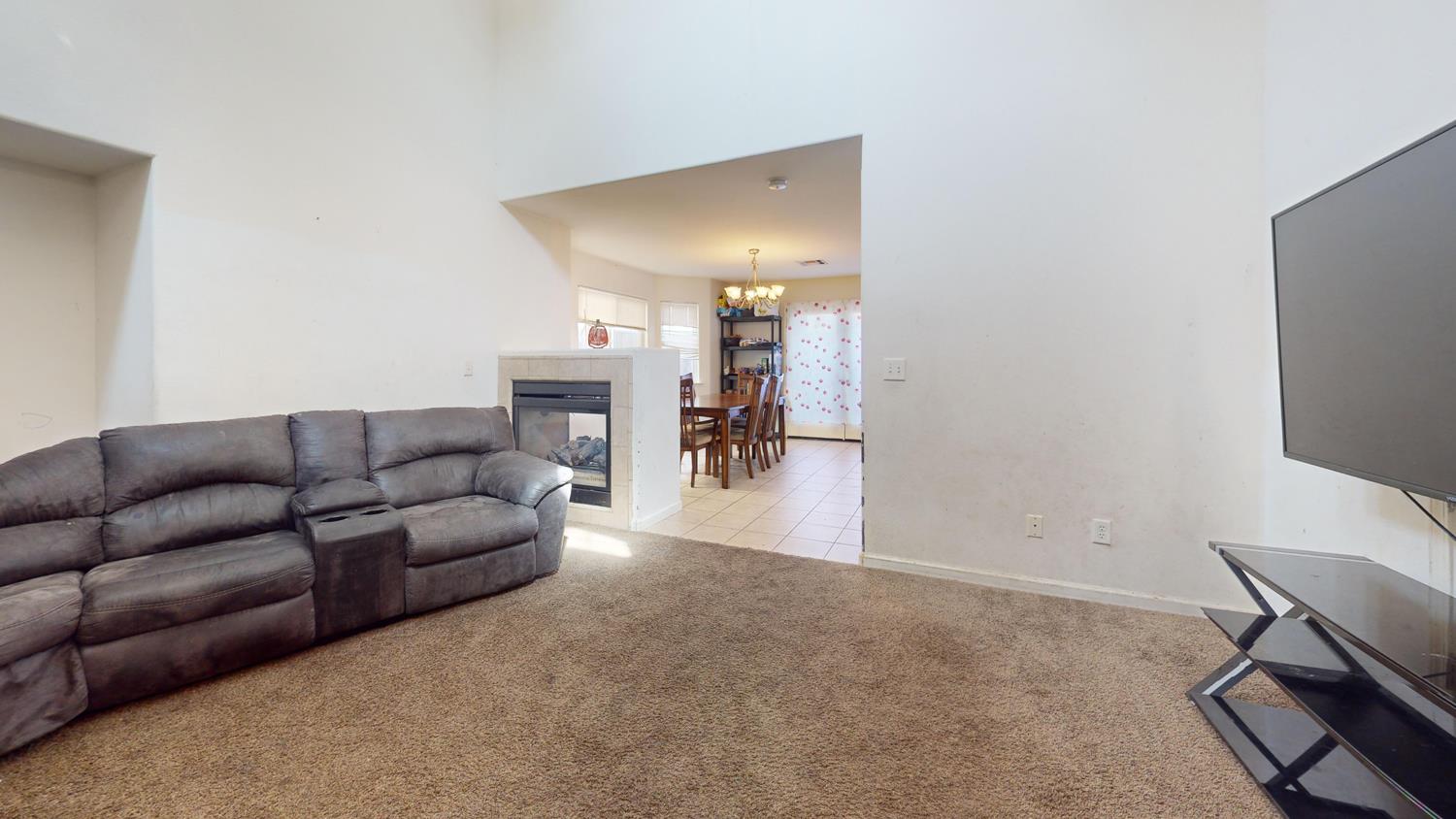 185 River Pointe, Madera, CA 93637