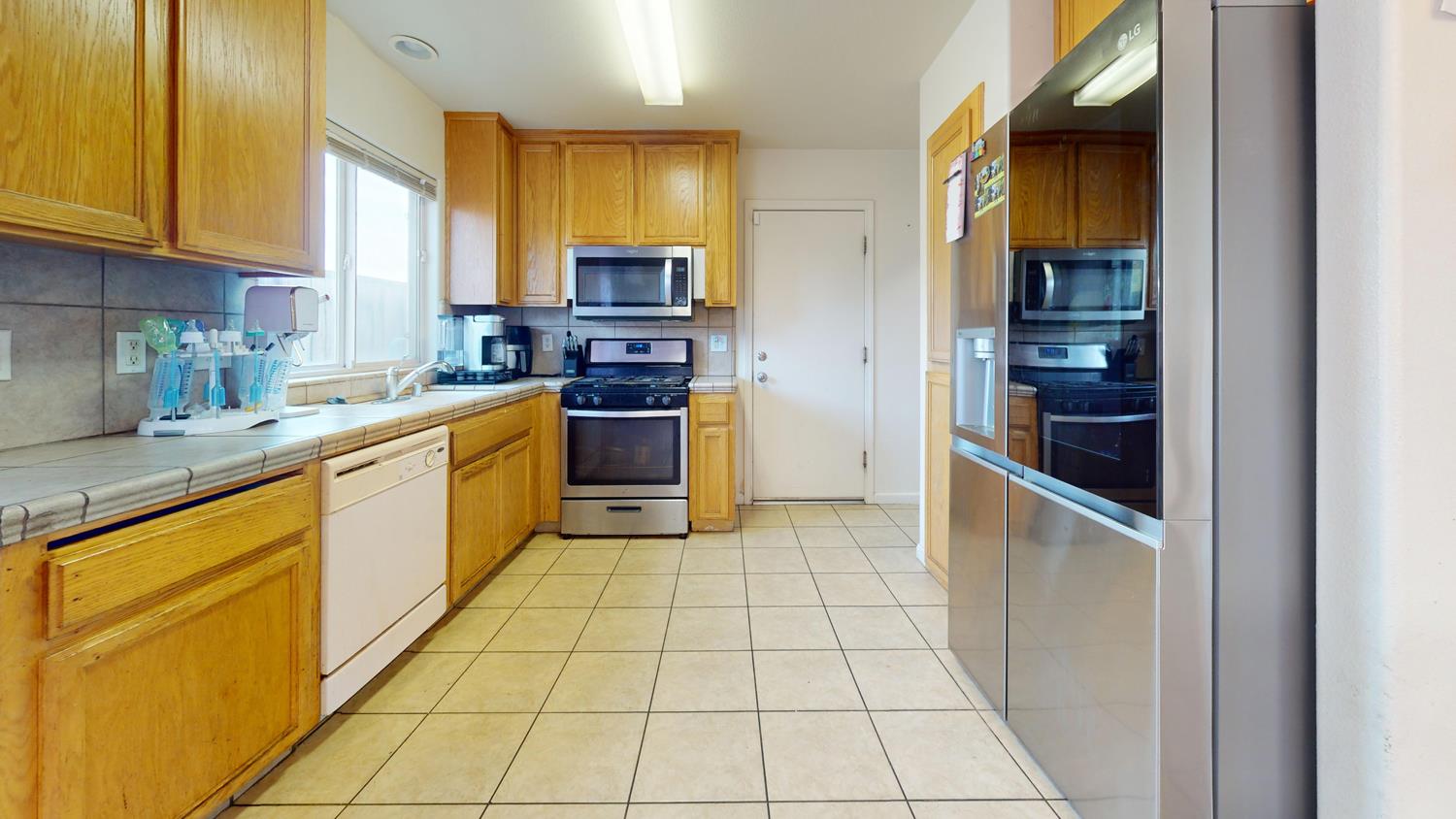 185 River Pointe, Madera, CA 93637