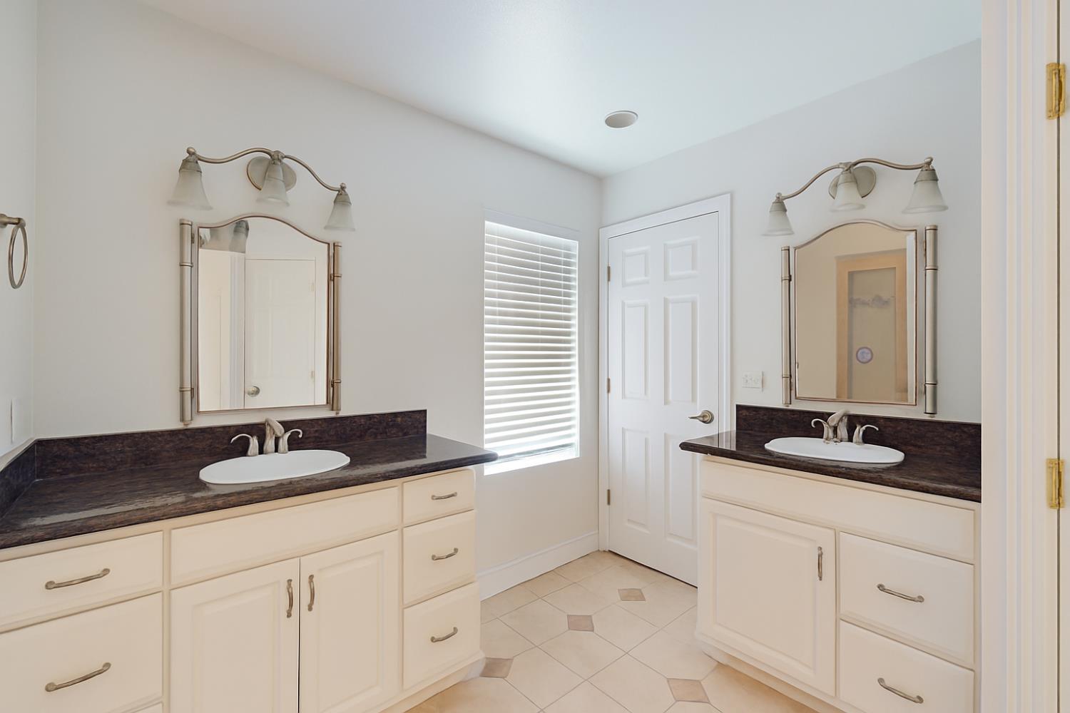 17841 Rodeo Dr, Madera, CA 93638