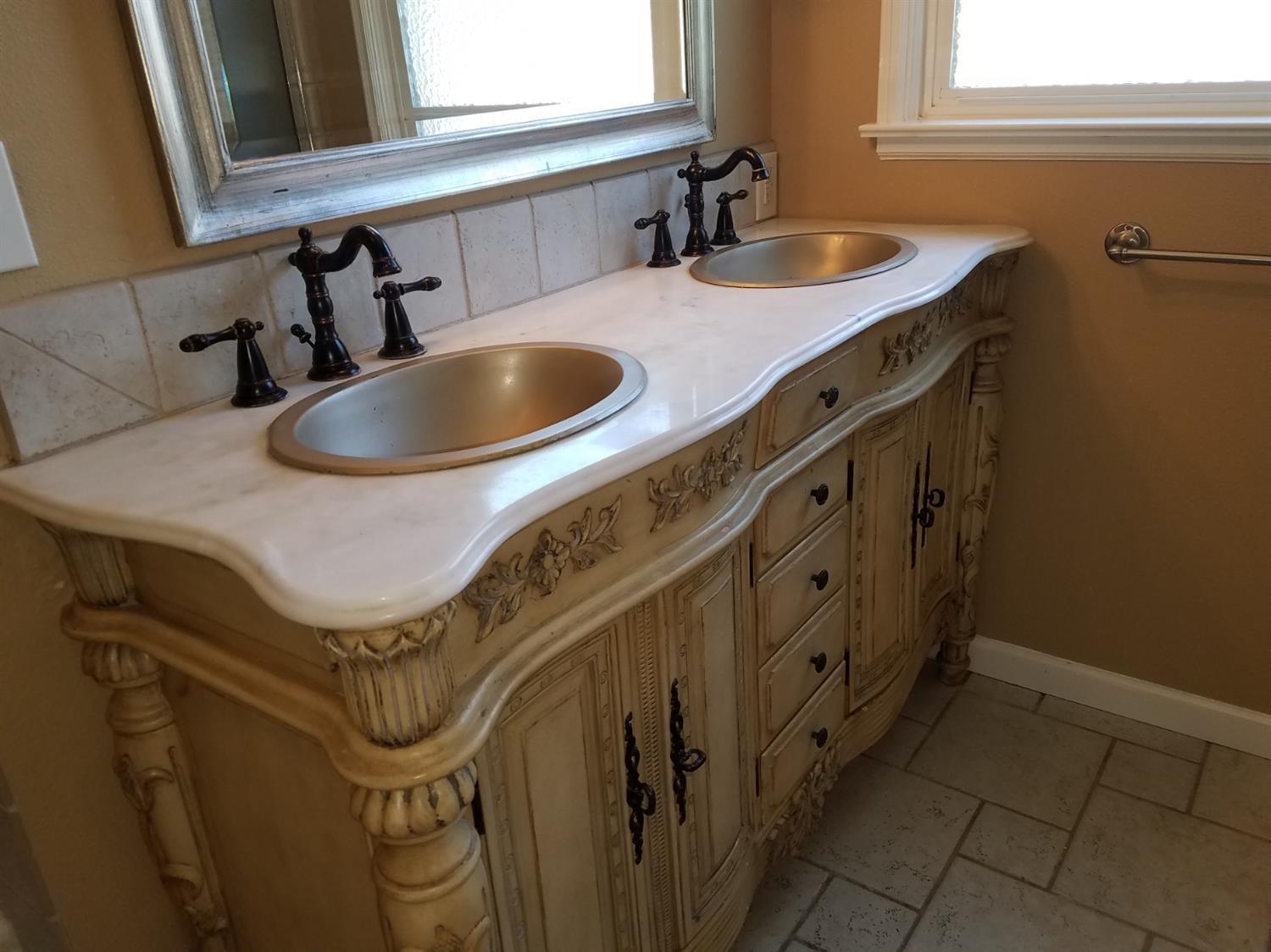 36 E Cortland Ave, Fresno, CA 93704