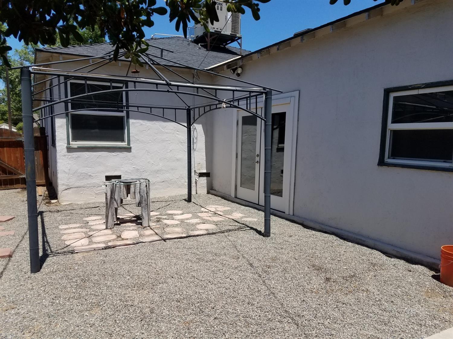 36 E Cortland Ave, Fresno, CA 93704