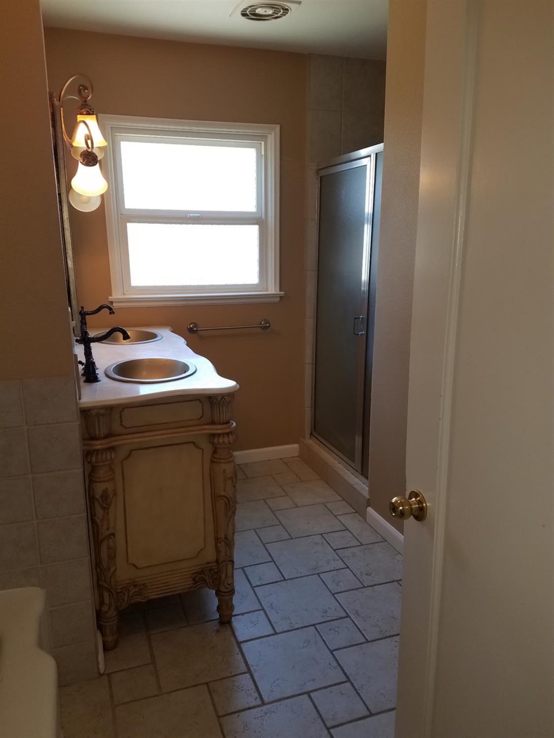 36 E Cortland Ave, Fresno, CA 93704