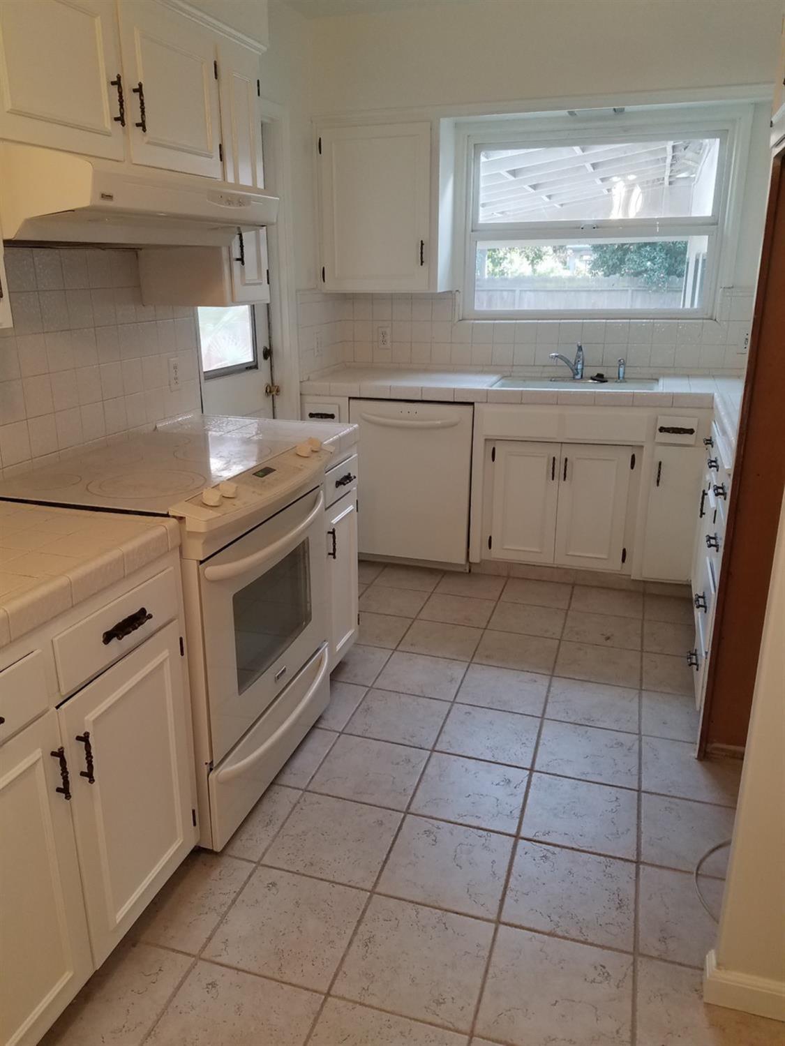 36 E Cortland Ave, Fresno, CA 93704