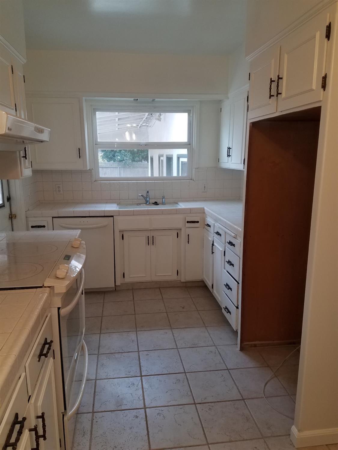 36 E Cortland Ave, Fresno, CA 93704