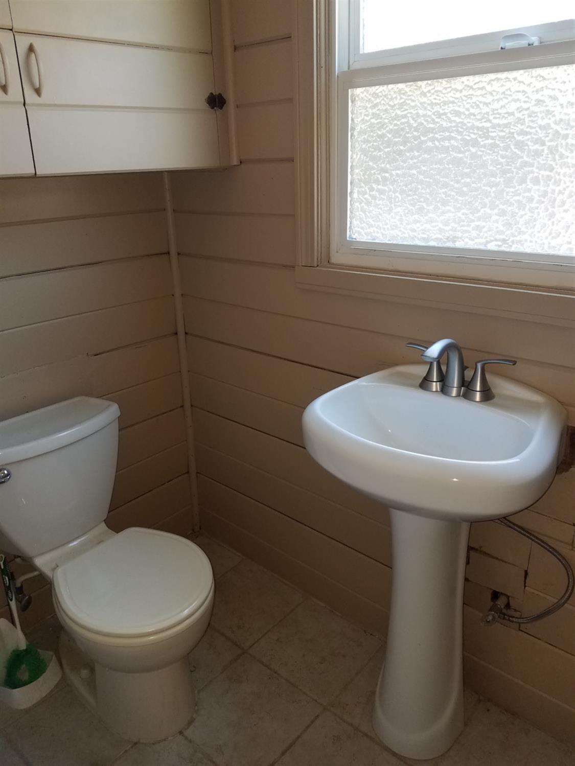 36 E Cortland Ave, Fresno, CA 93704